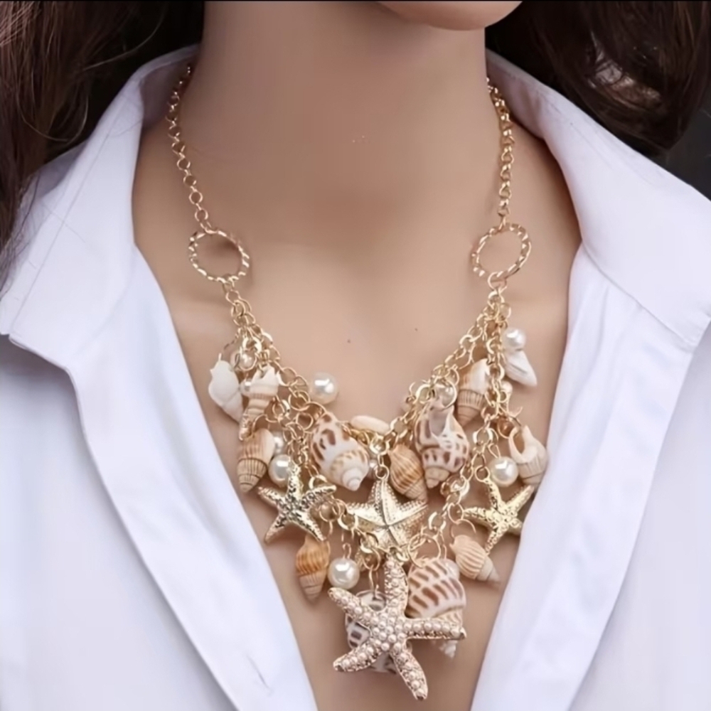 Seashell Starfish Gold Tone  Statement Beachy Vibes Necklace. New!